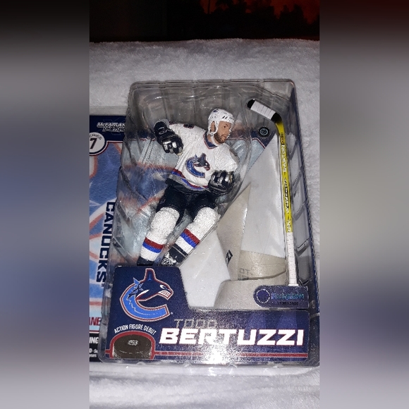 NHL Vancouver Canucks Sports Hockey Series 7 Todd Bertuzzi Action Figure 2003 - Picture 3 of 10